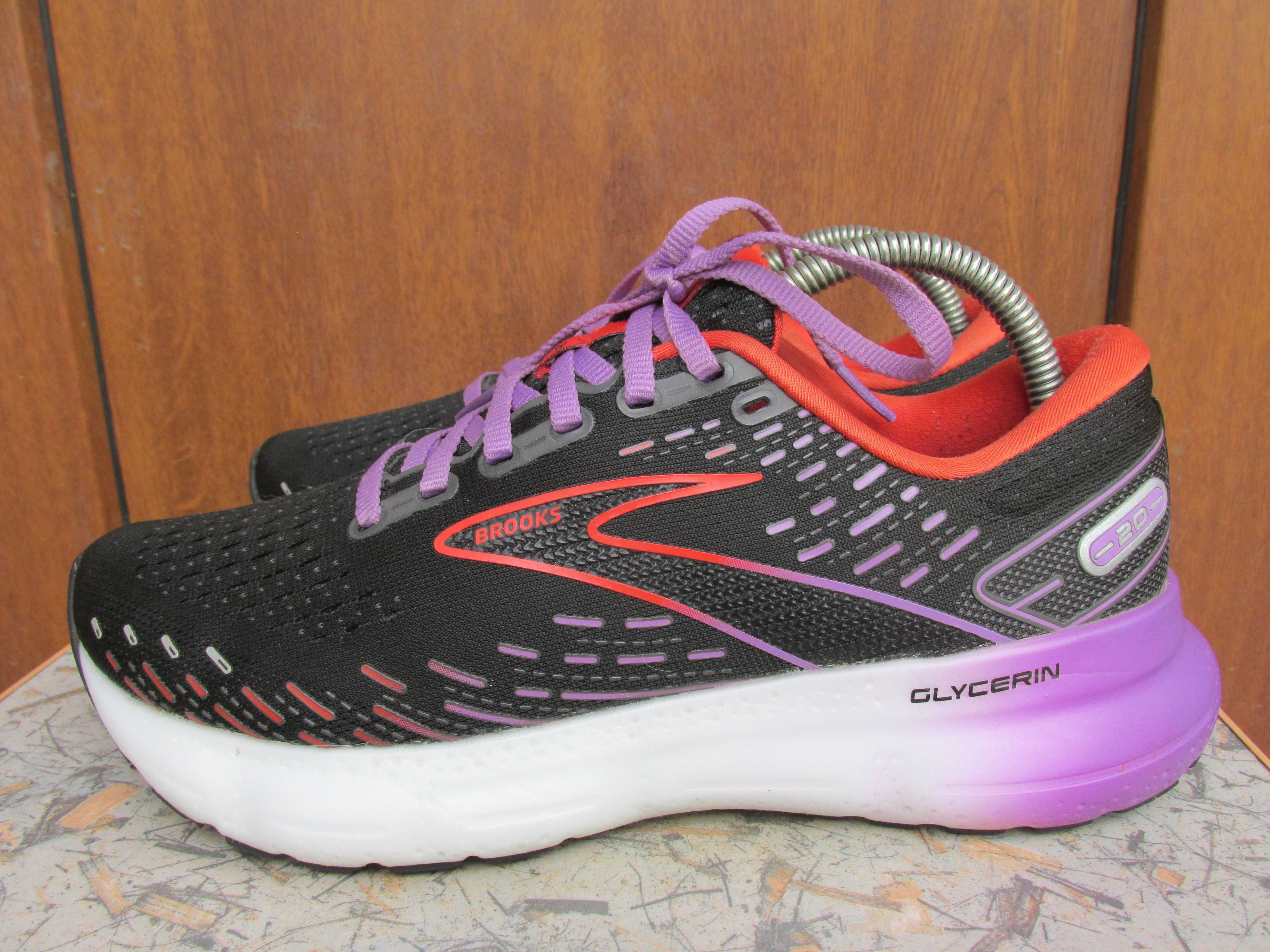 Кроссовки BROOKS США 40 размер