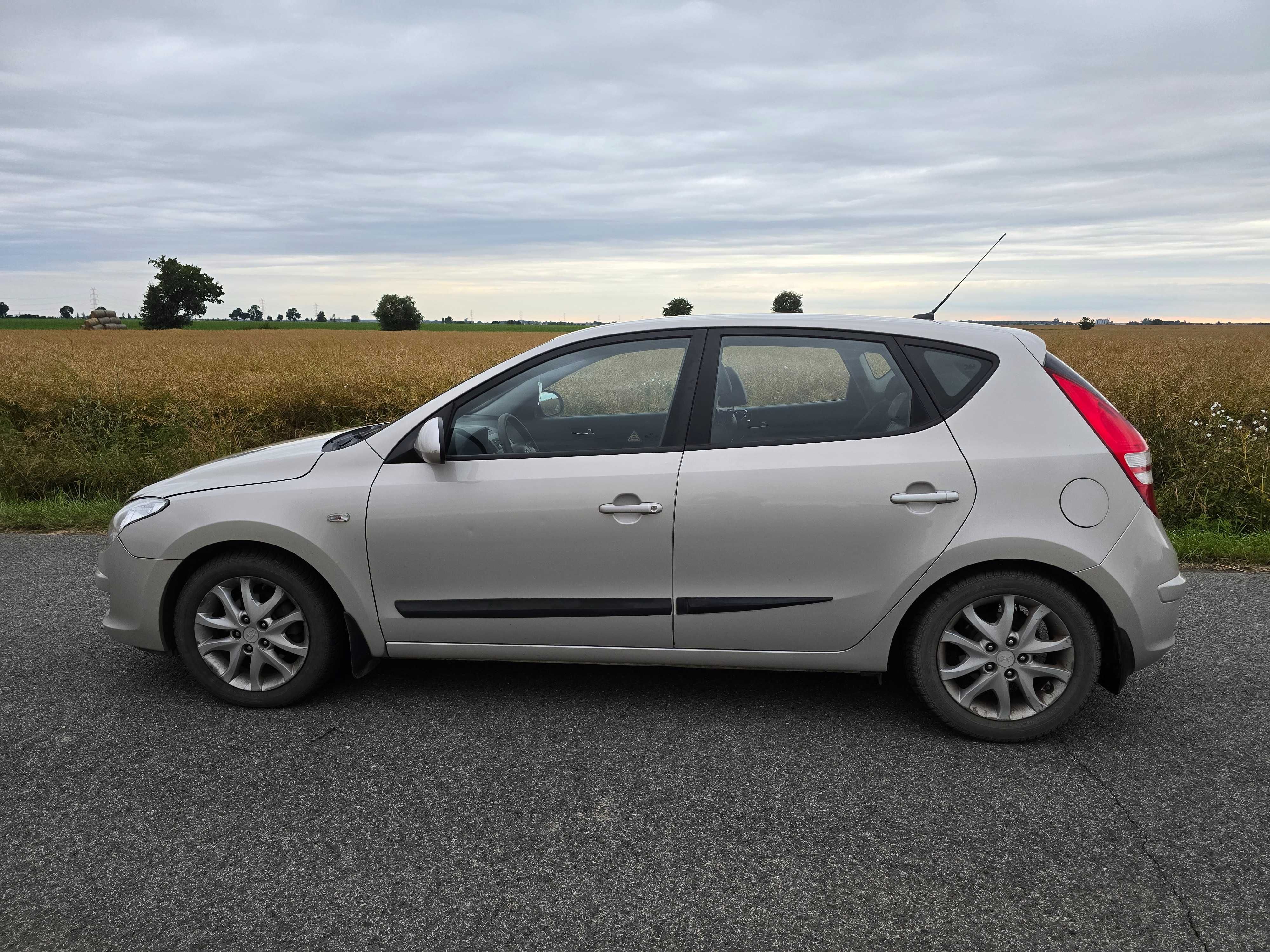 Hyundai i30 1.6 CRDi 115 KM • Beżowy • Skóra • AUTOMAT