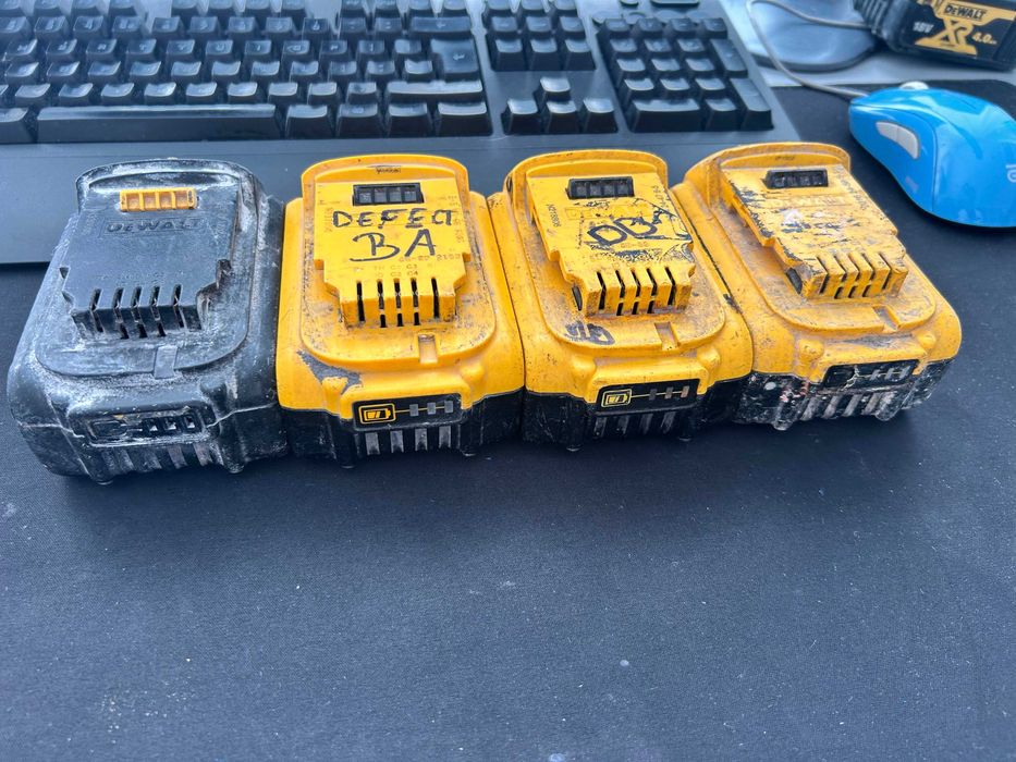 Zestaw 4 akumulatorów Dewalt XR 18V – niesprawne / do regeneracji