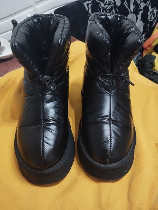 Жіночі зимові уггі