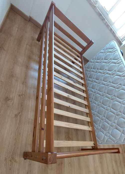 Cama solteiro impecável