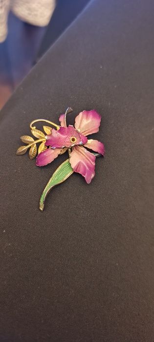 Broszka z czasów PRL-u