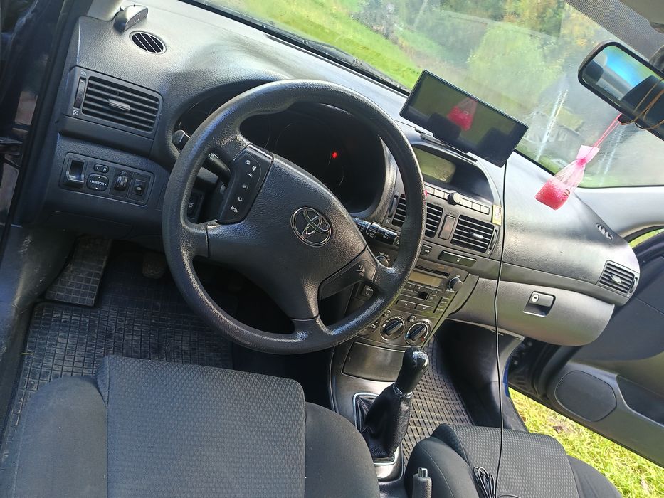 Toyota Avensis !!