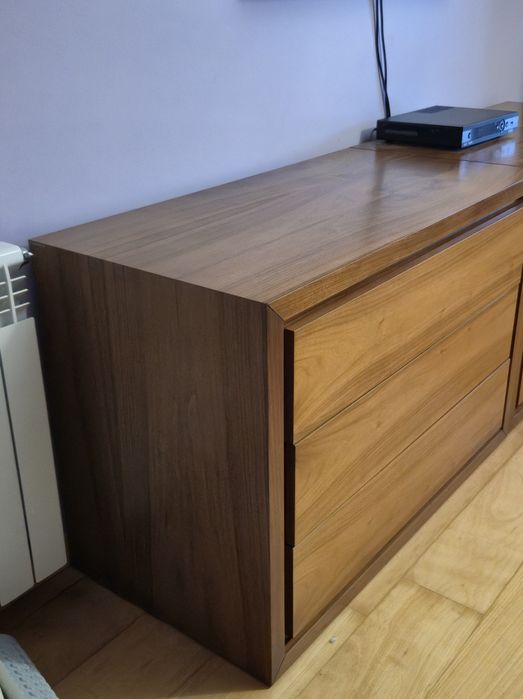 Cómoda LasKasas em nogueira