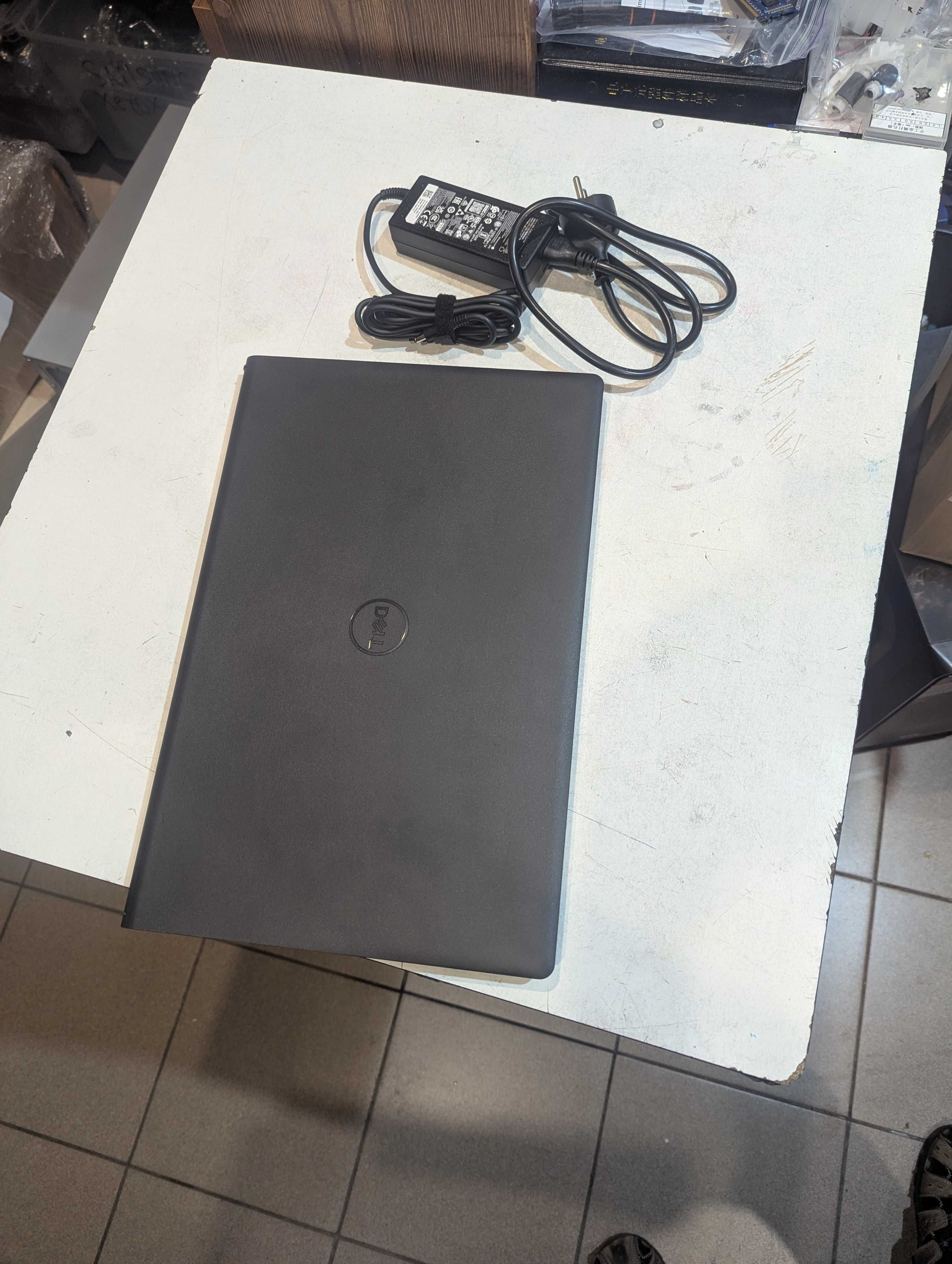Ноутбук Dell Vostro 3520 (N5315PVNB3520UA) полностью новый, не пользов