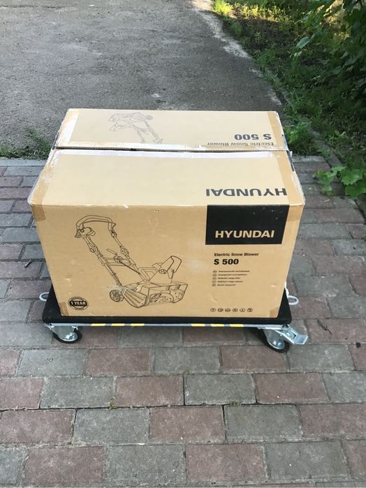 Продам снігоприбиральну машину Huyndai S 500