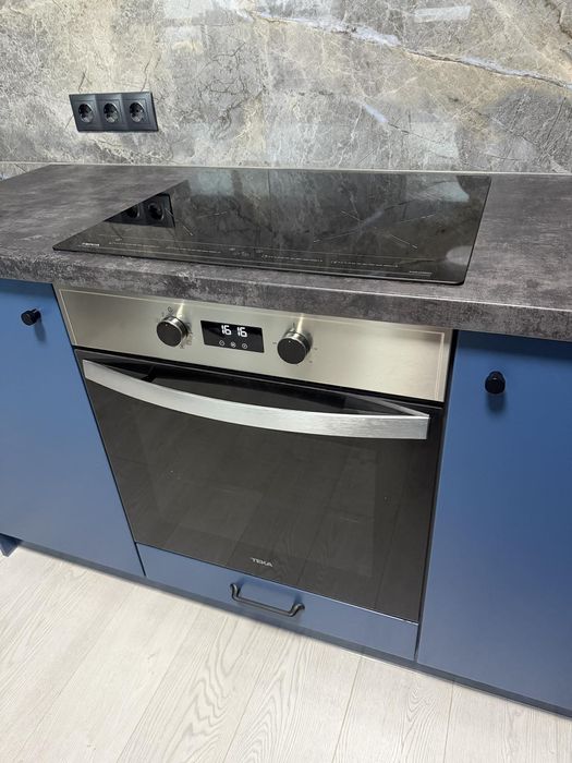 TEKA варочная индукционная поверхность и духовой шкаф, новые.