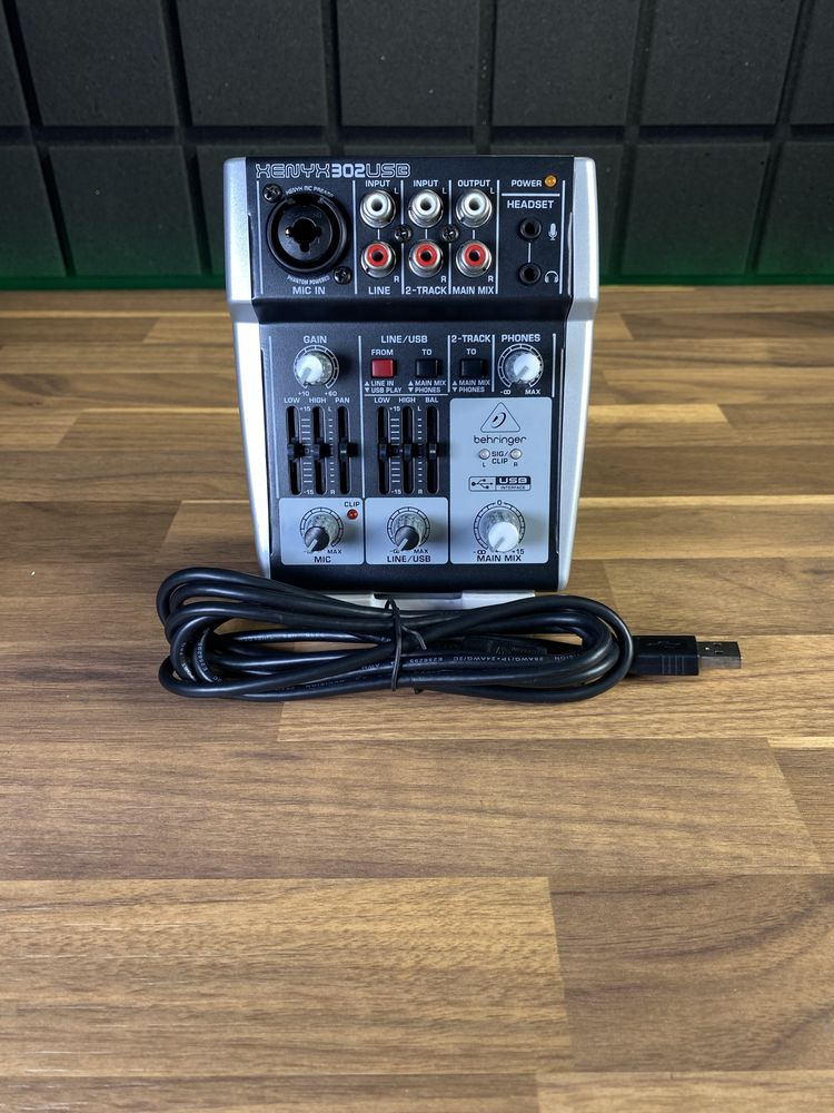 Behringer Xenyx 302USB