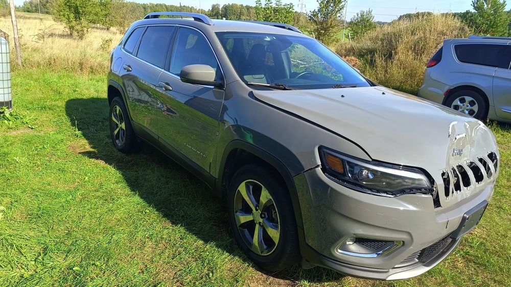 Jeep Cherokee 3.2 2019 mała szkoda martwe pole czujniki kamera audio