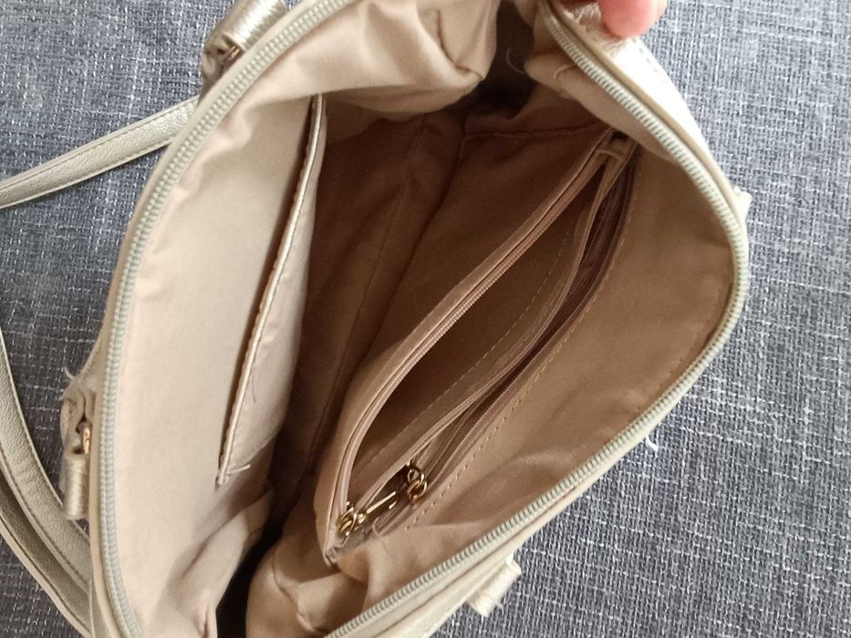 Mala de senhora dourada