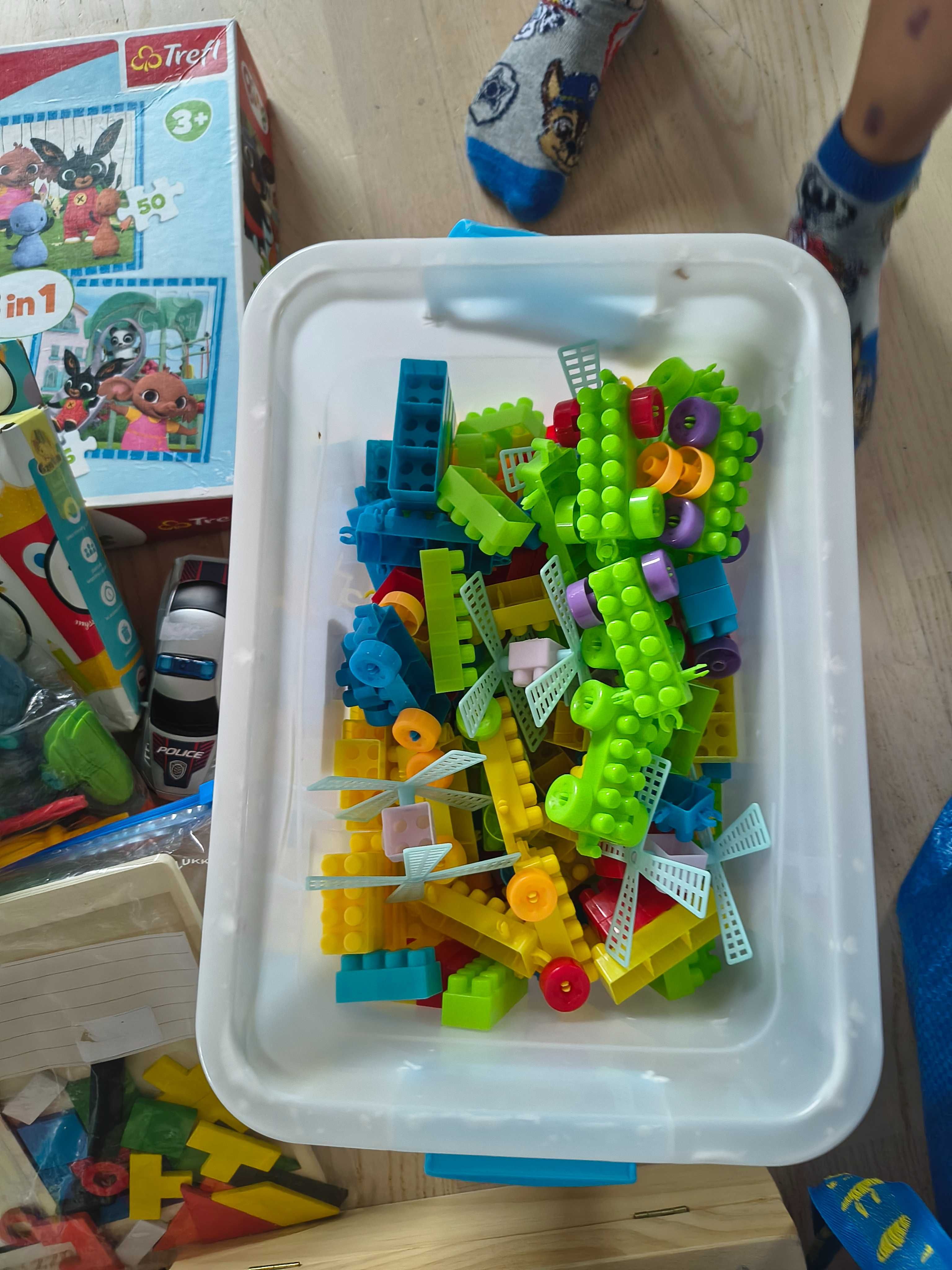 Duża paka zabawek raczej dla chłopca