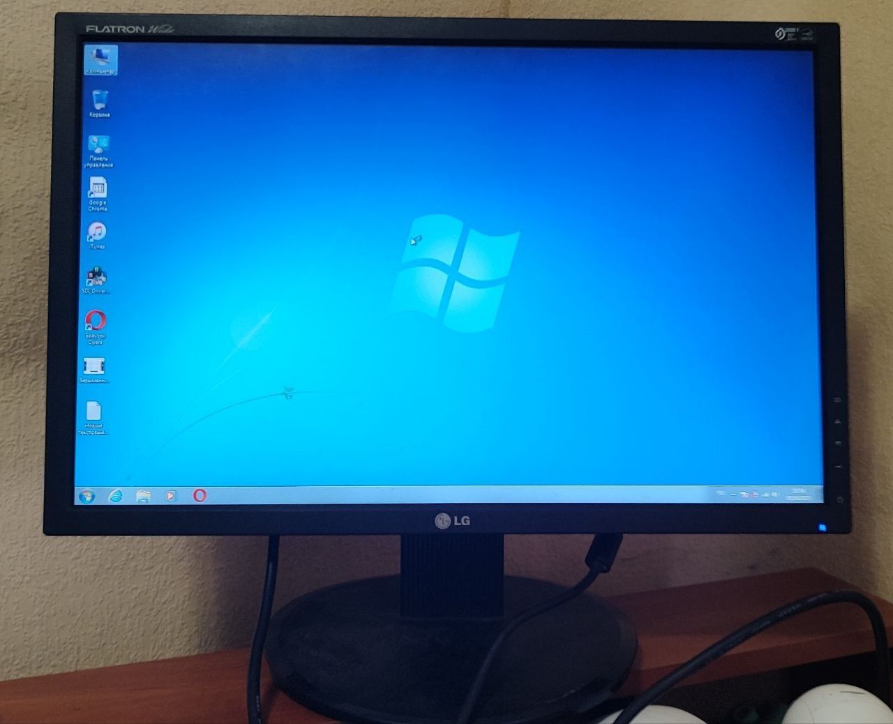 Монитор LG Flatron L204WT