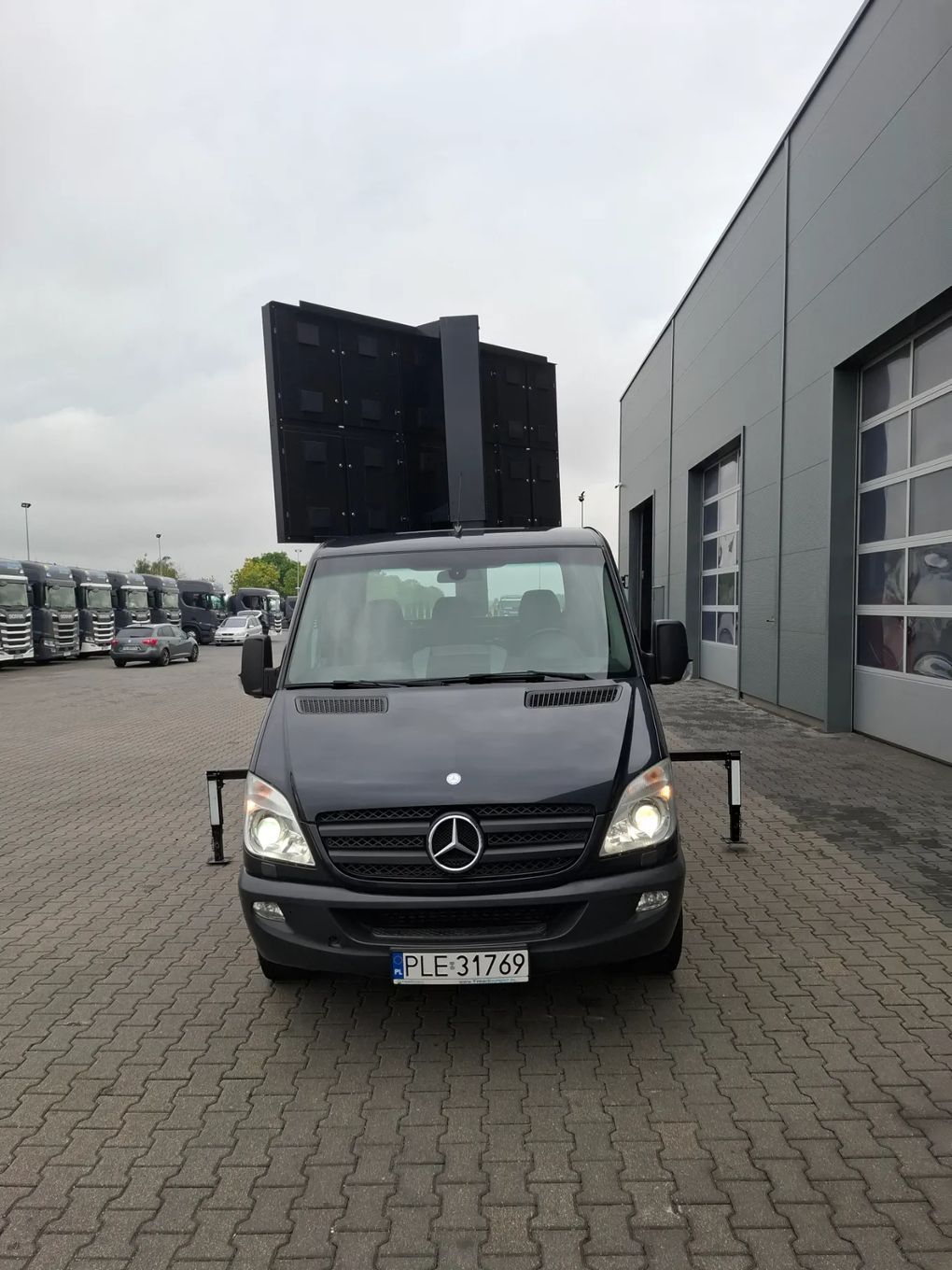 Mercedes-Benz SPRINTER 313 MOBILNY TELEBIM  Mobilny Telebim Mercedes Sprinter 313 + agregat - ekran 1,92x3,52m