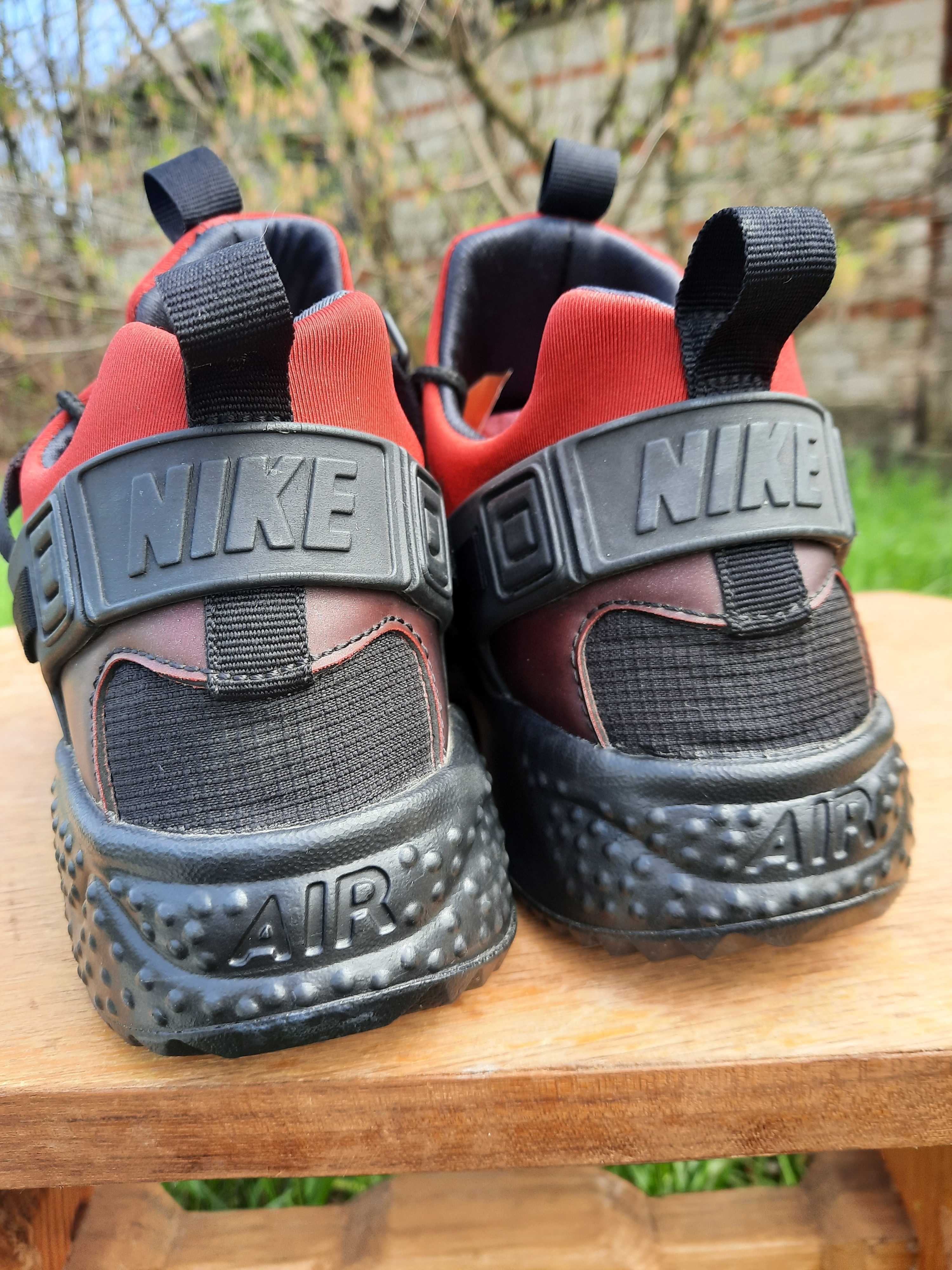 Нові, Оригінал, Кросівки Nike Huarache ,розмір 41,5 -42