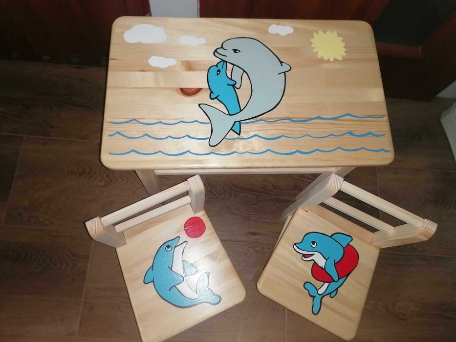 stolik z krzesełkami dla dzieci