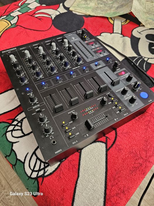 Mixer behringer plus mikrofon