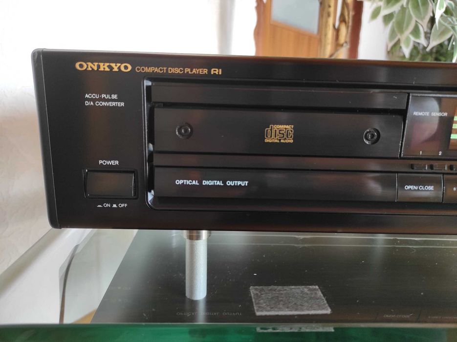 Odtwarzacz CD ONKYO DX-6820 i pilot