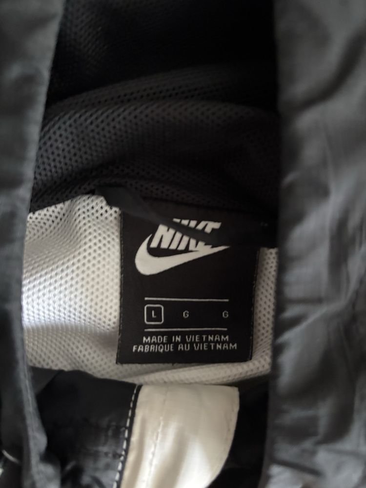 Wiatrówka Nike.