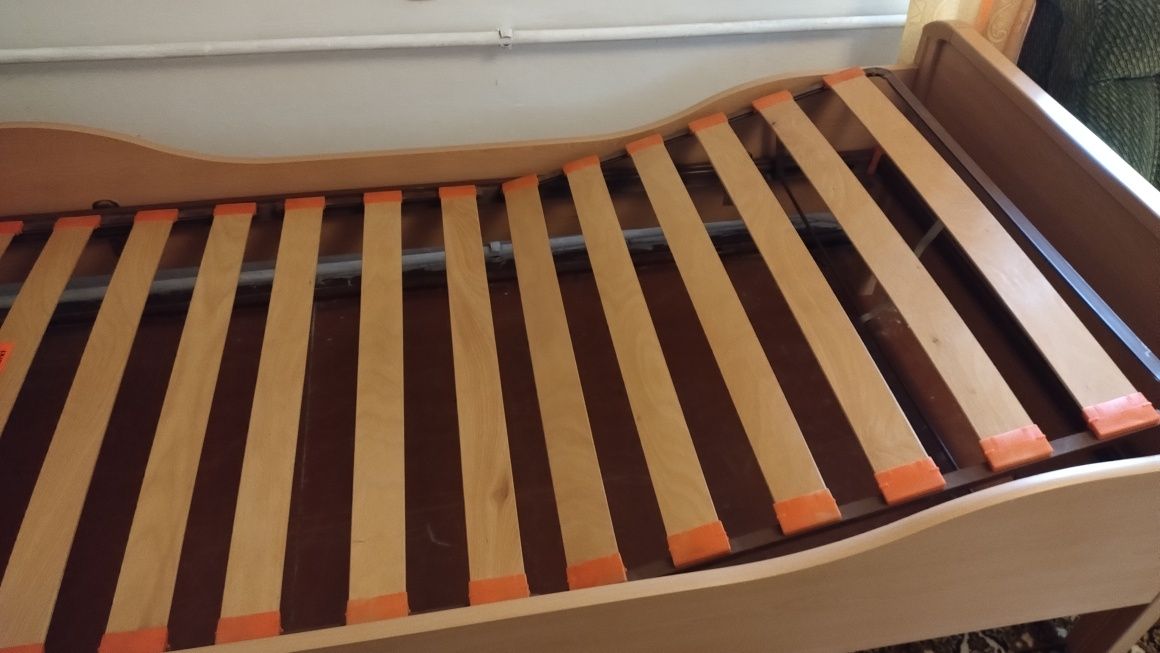 Łóżko 100x200 solidne , regulacja wysokości