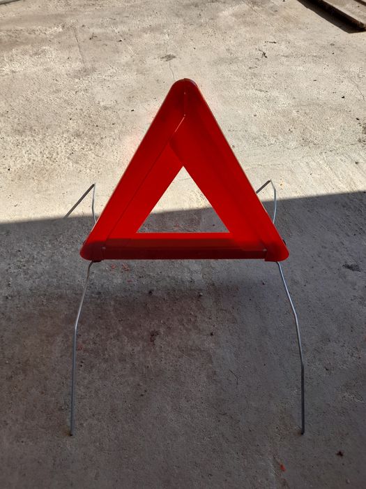 Nowy trójkąt ostrzegawstrzy