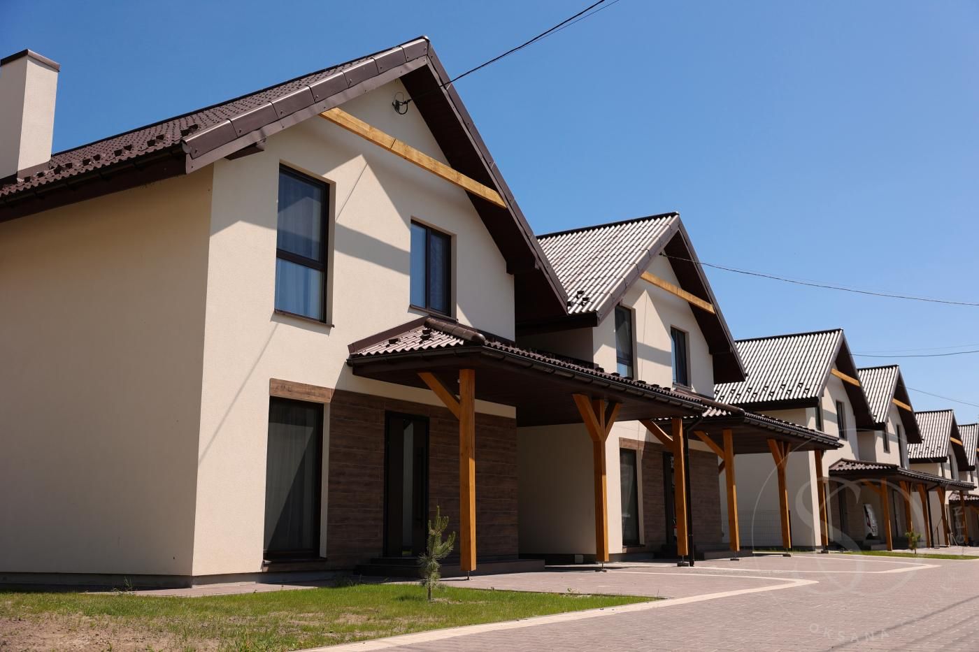 Продаж котеджу у с.Деревач з басейном на території КМ