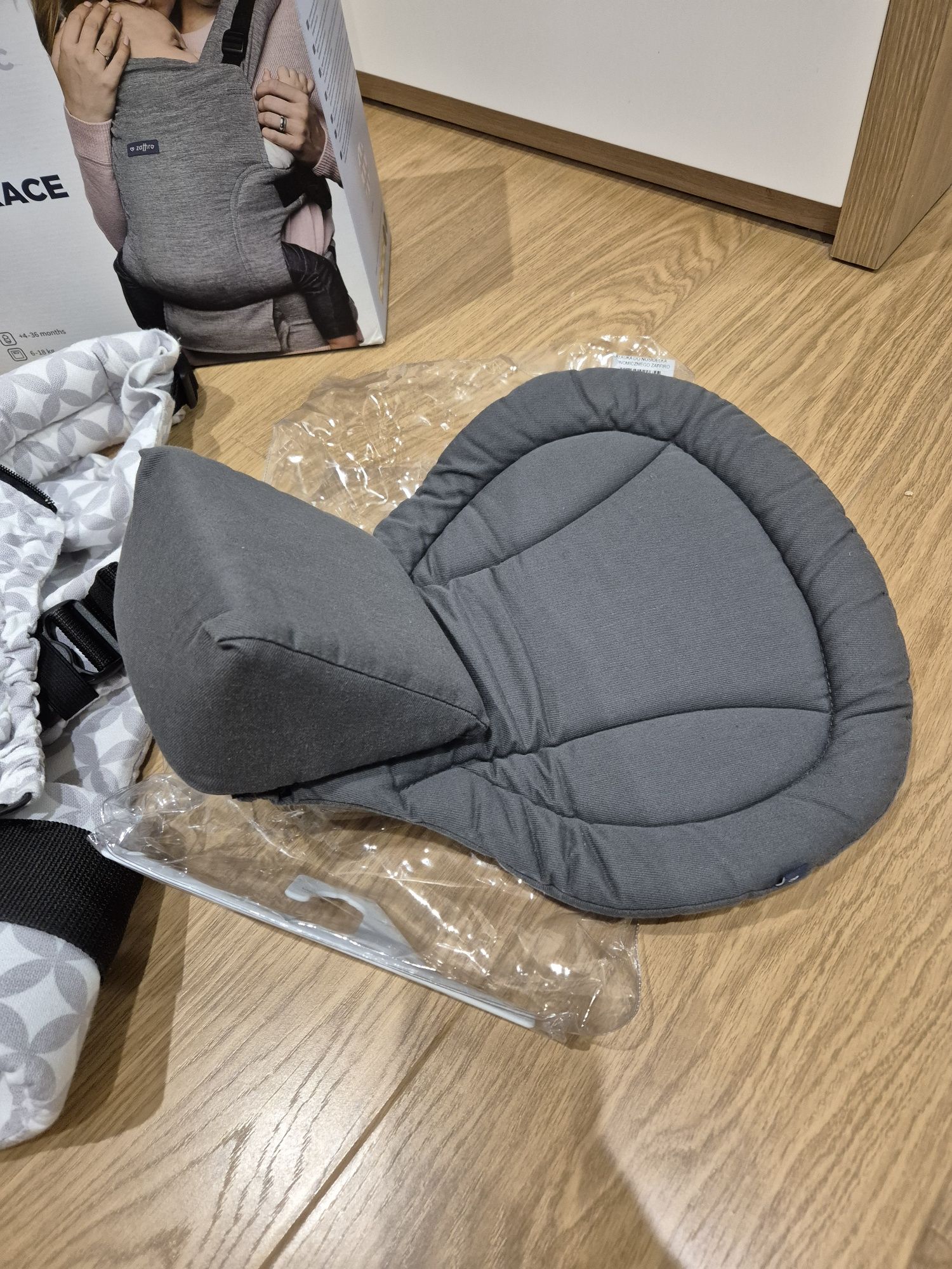 WOMAR nosidło ergonomiczne ZAFFIRO EMBRACE N24 + kapturek + wkładka