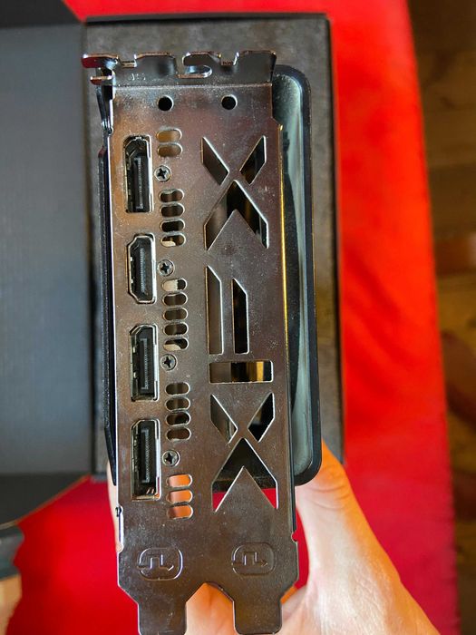 XFX RX6650XT 8GB comprei há 2 anos nunca deu problemas