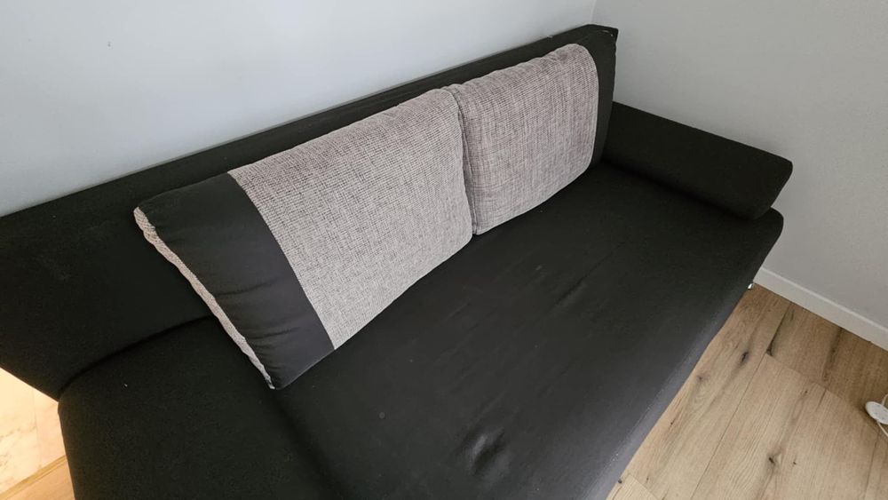 Czarna kanapa z funkcją spania