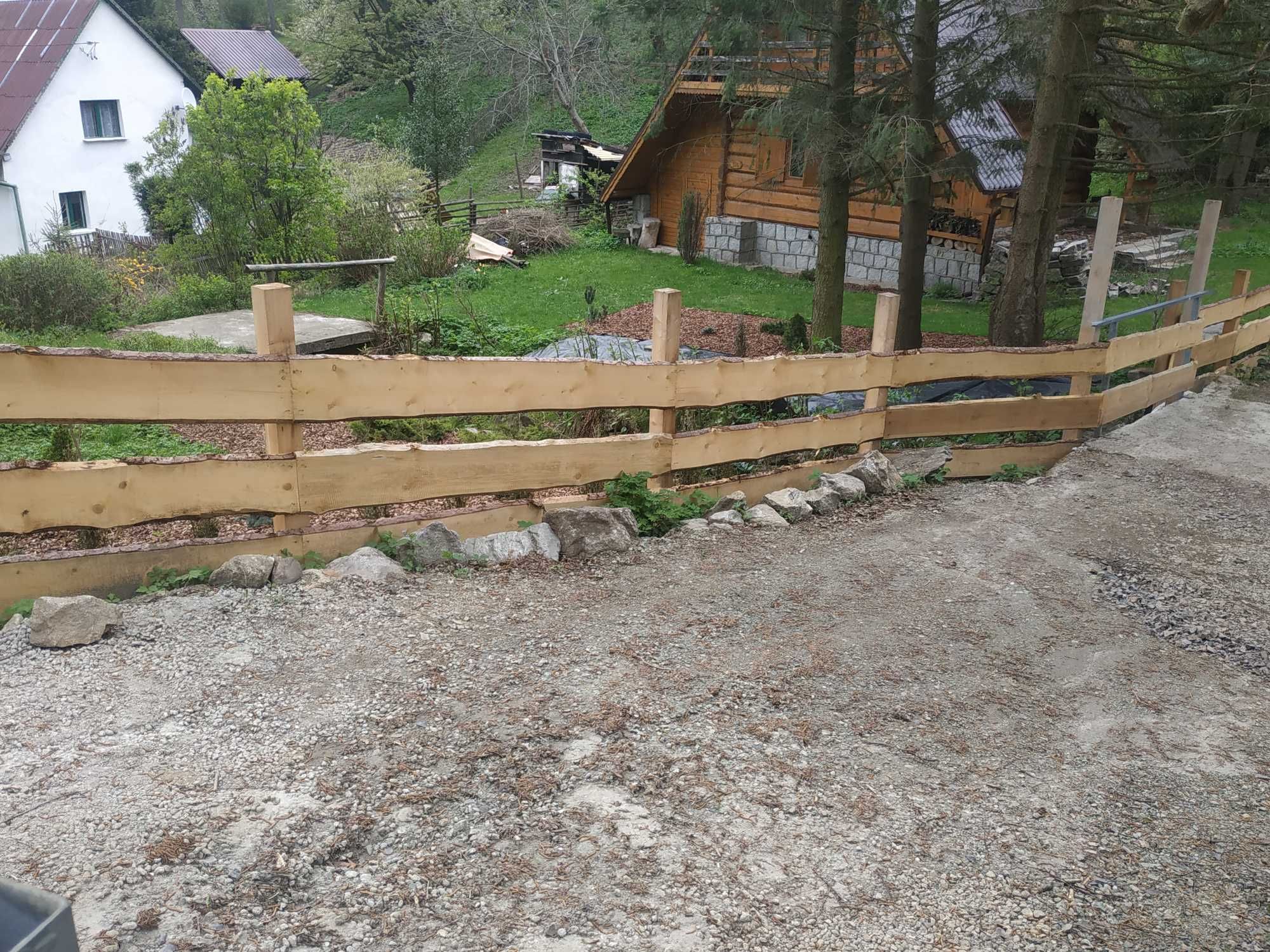 Parkur słupki toczone okrąglaki przeszkody dla koni stemple drewniane
