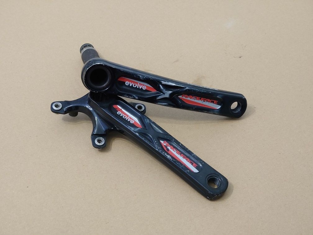 Korby Hollowtech II Race Face Evolve ramiona 175mm