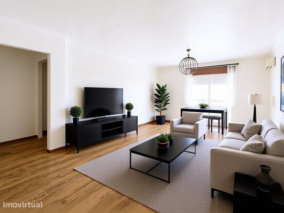 Apartamento T3 com Varanda e Lugar de Parqueamento