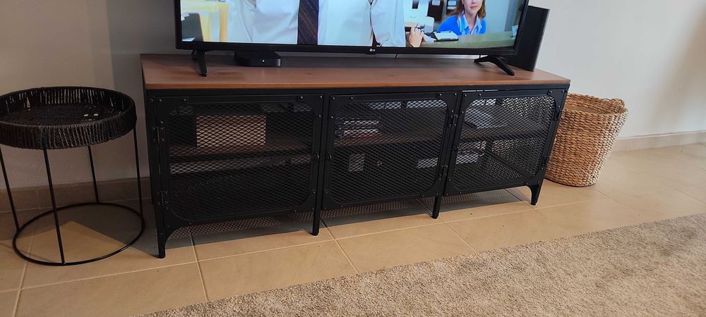 Móvel TV marca FJÄLLBO