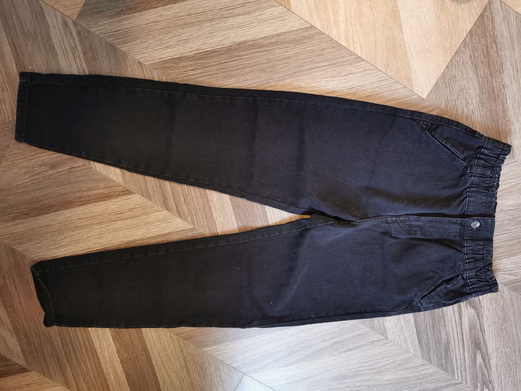 Czarne damskie spodnie Mohito 36