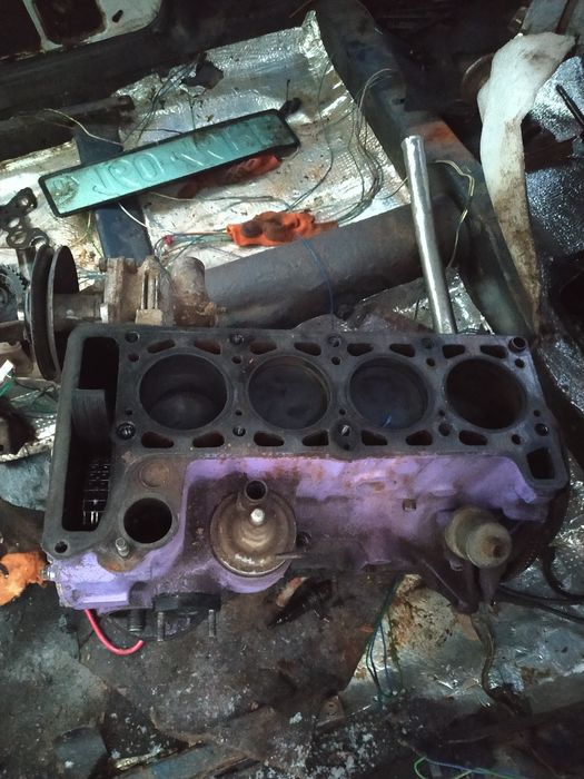 Продам блок 2103