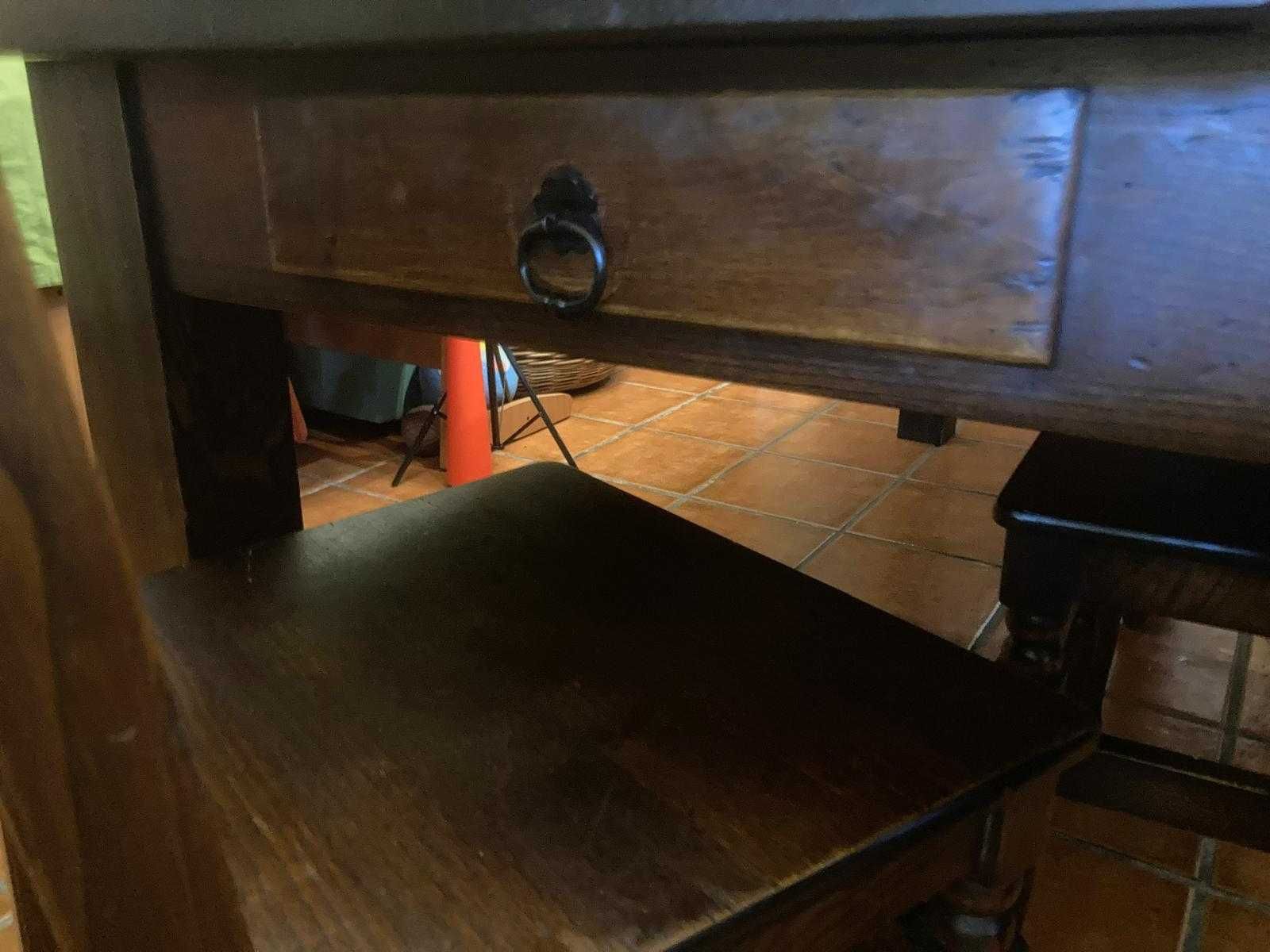Mesa Rústica Sala Jantar com 8 cadeiras, em madeira de Castanho
