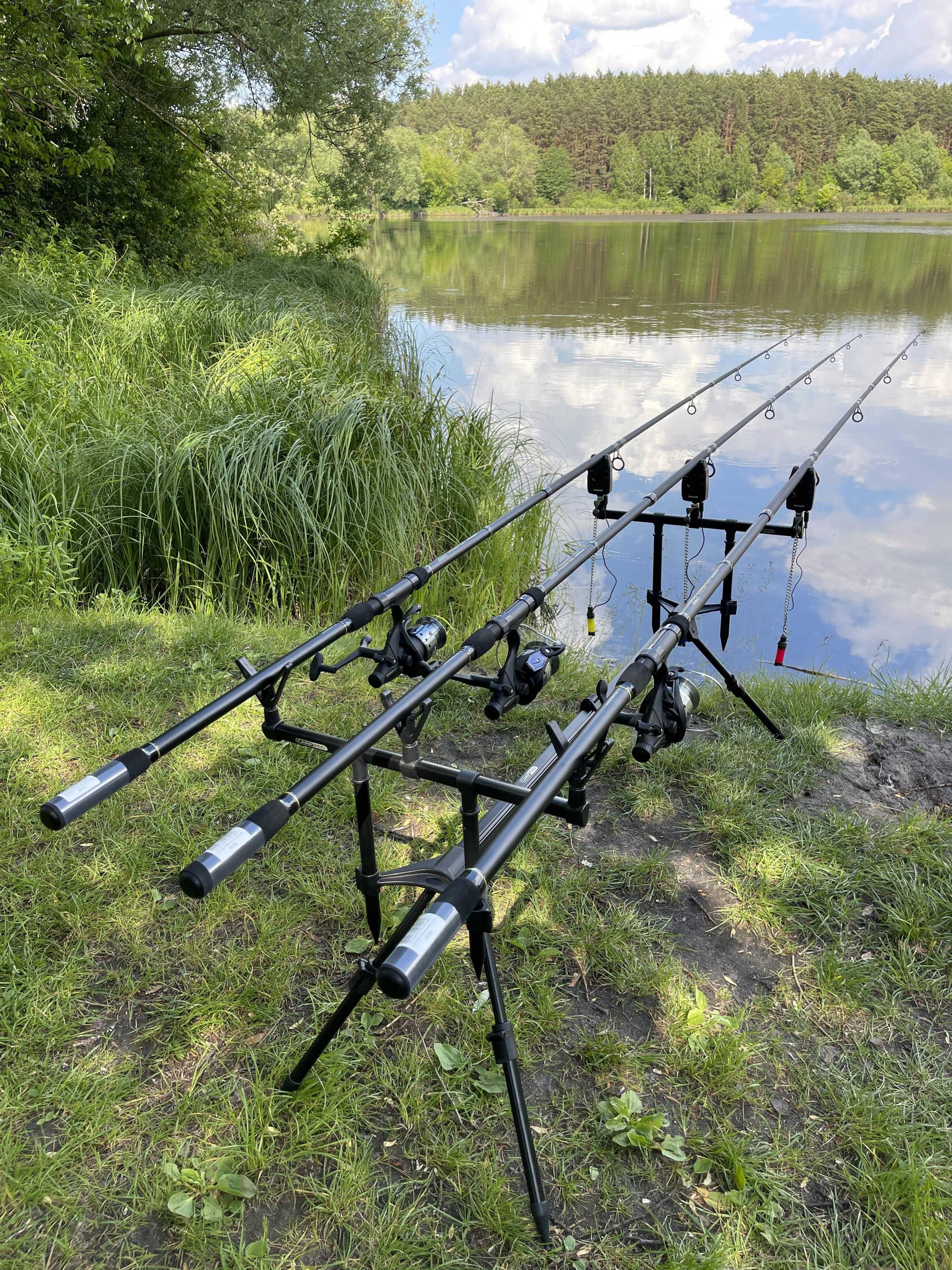 Готовий короповий набір Flagman Magnum Black Carp на три вудилища