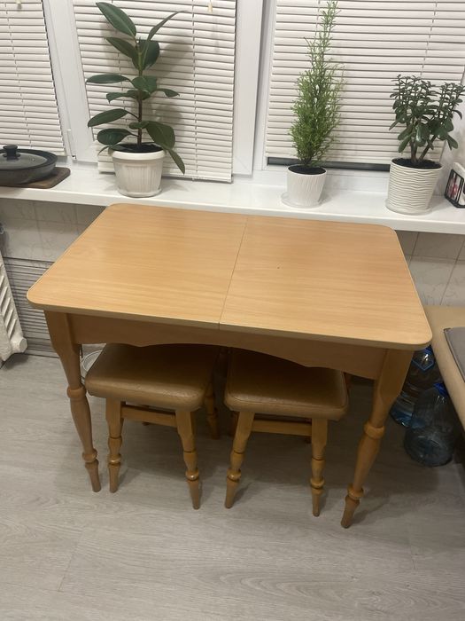 Продам комплект (стіл + 4 стула)