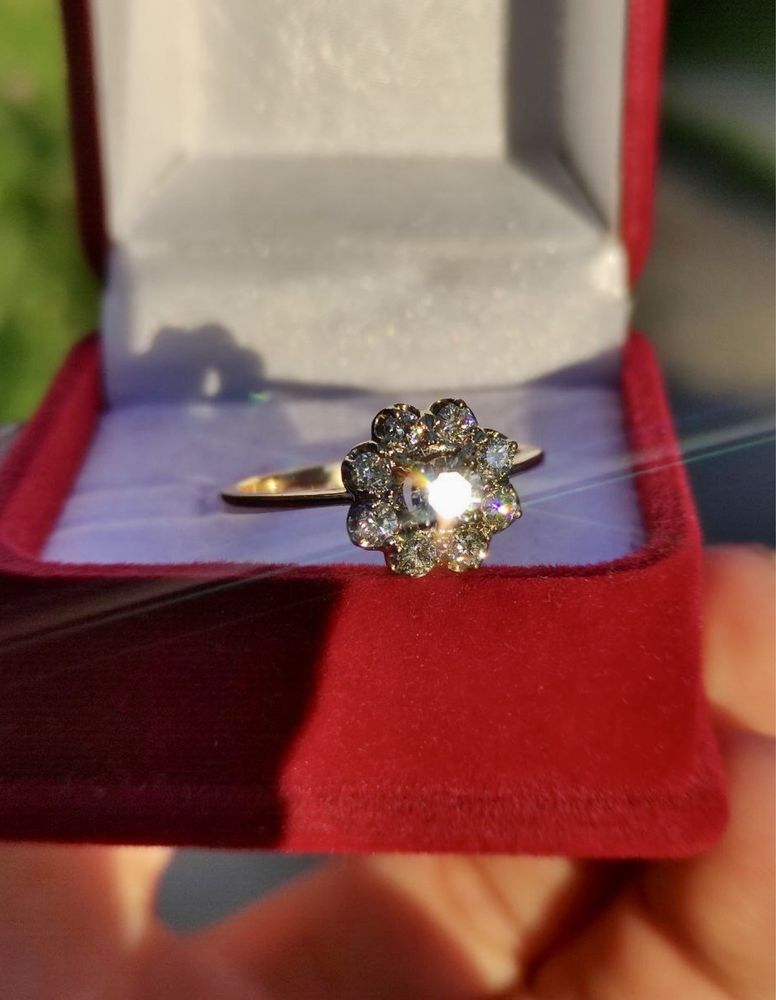 Золотое кольцо ромашка с бриллиантами