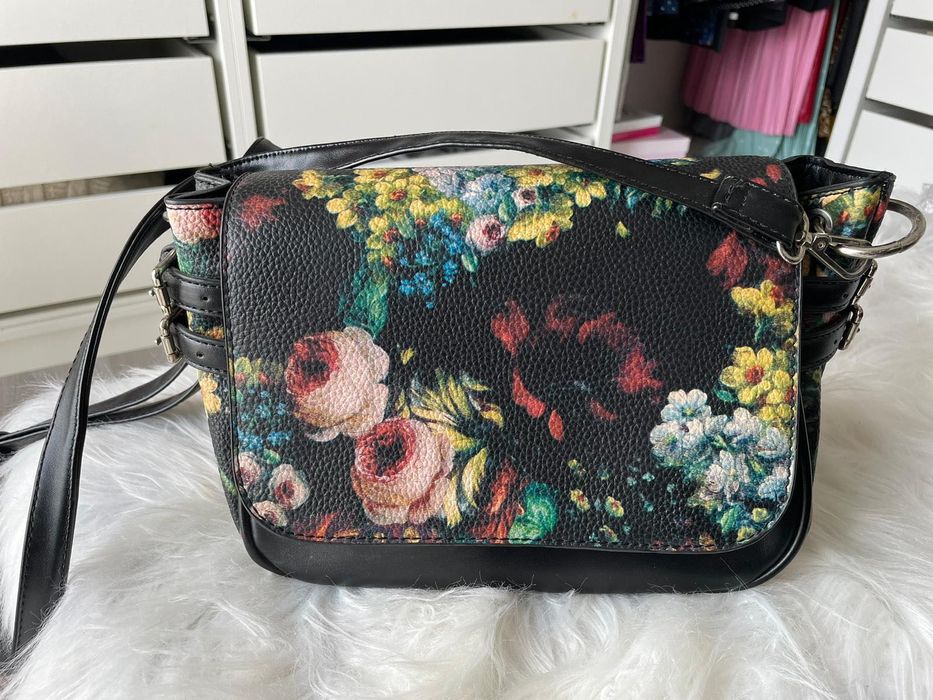 Mala tiracolo com padrão