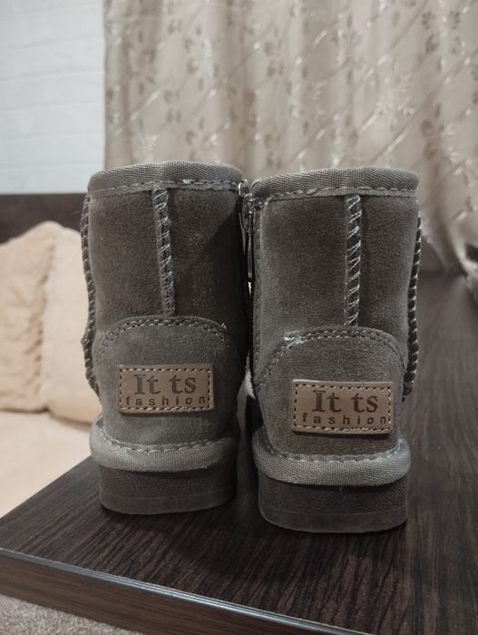 Продам зимові дитячі угги