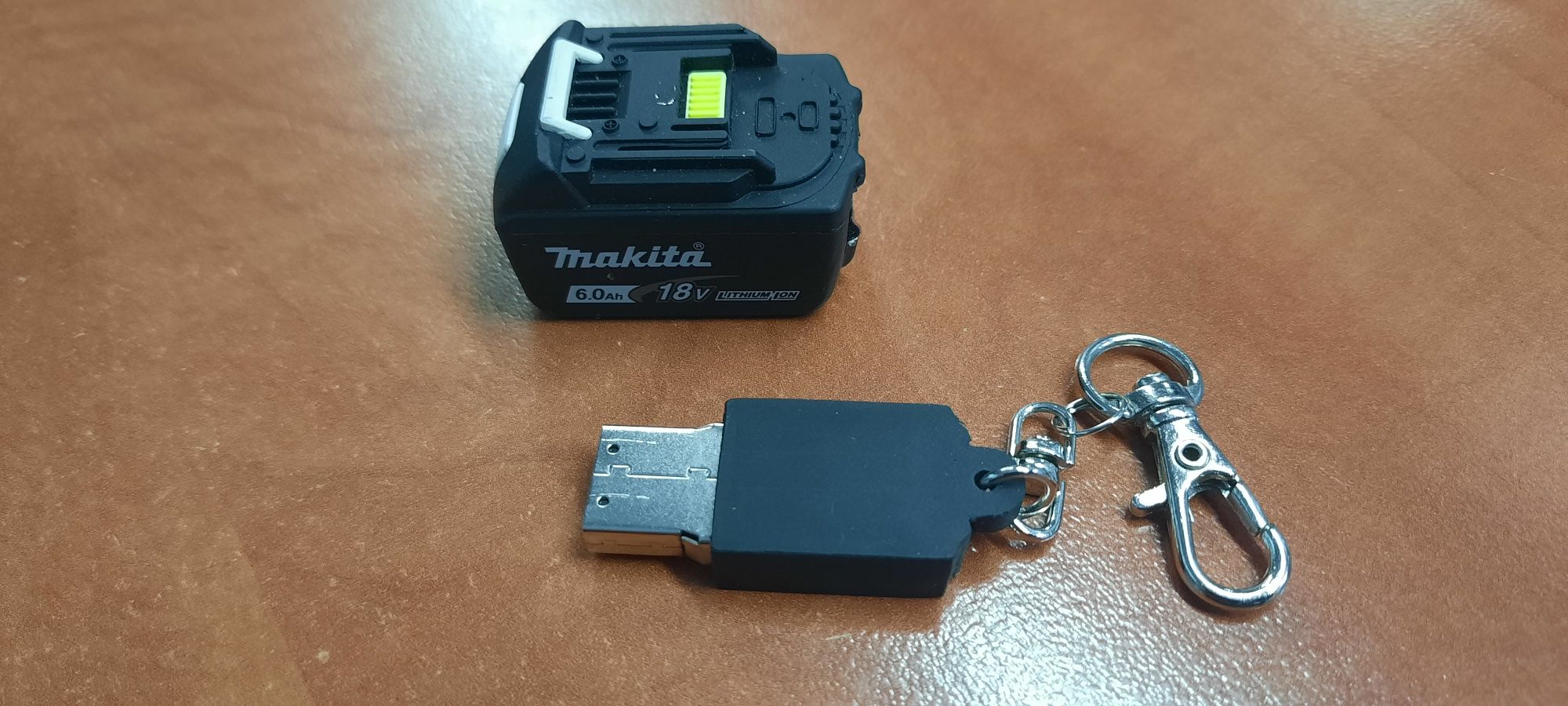 Pendrive Makita 16GB akumulator breloczek kolekcjonerski