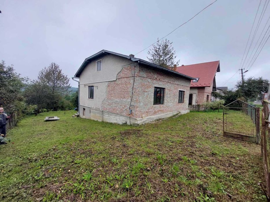Продаю просторий будинок з комунікаціями в м.Долина