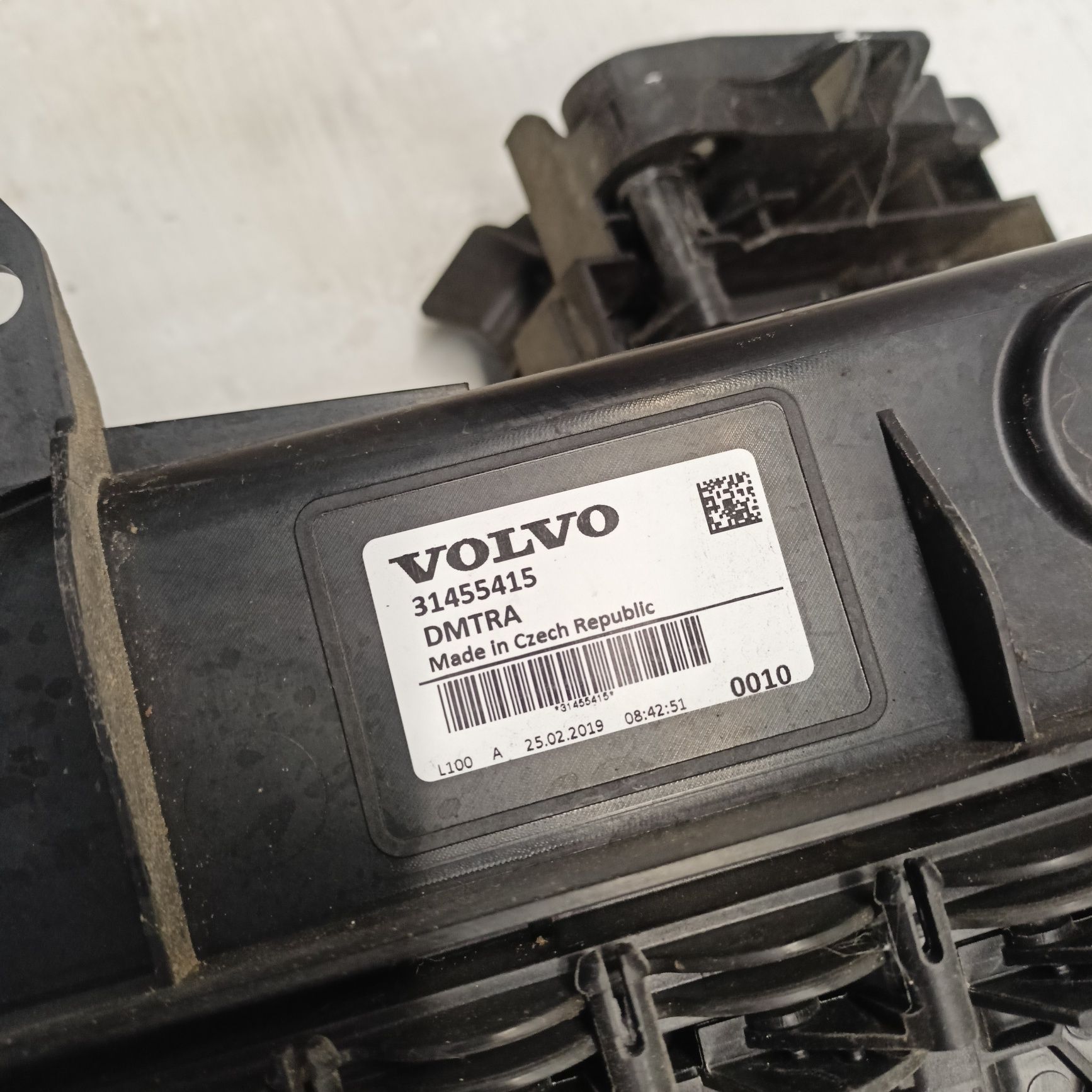 Wlot żaluzja Volvo XC40 kierownica powietrza