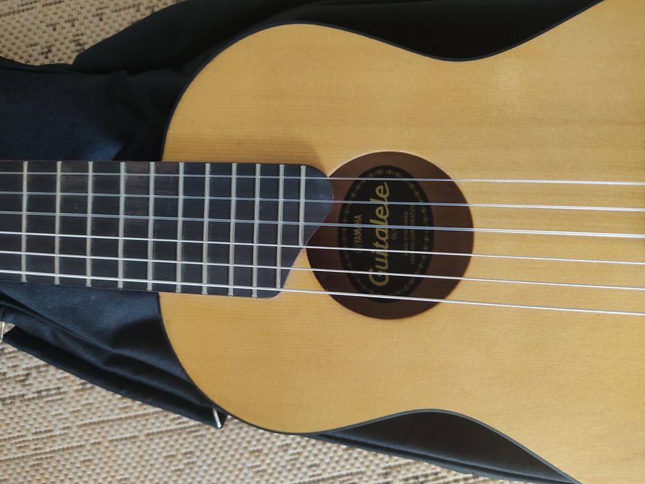 Guitarra acústica Guitalele