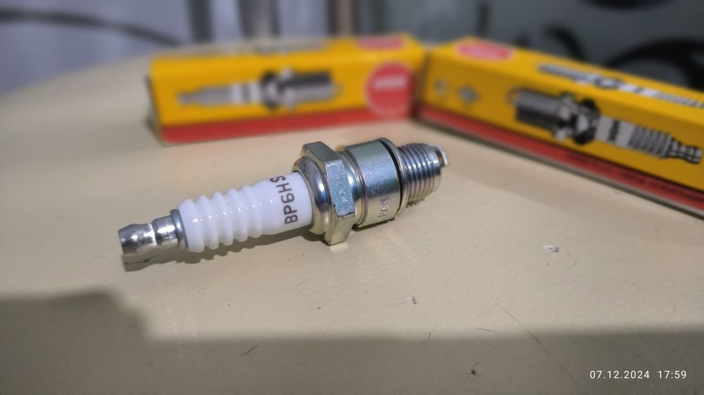 Свічки запалювання NGK