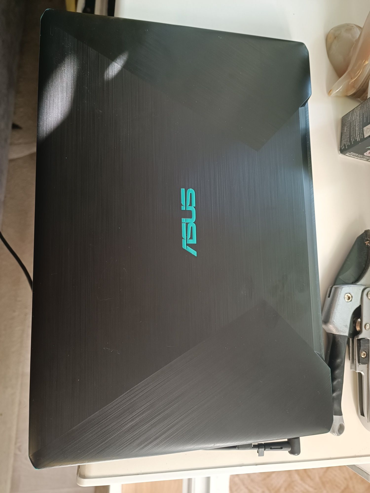 Ноутбук Asus x570u