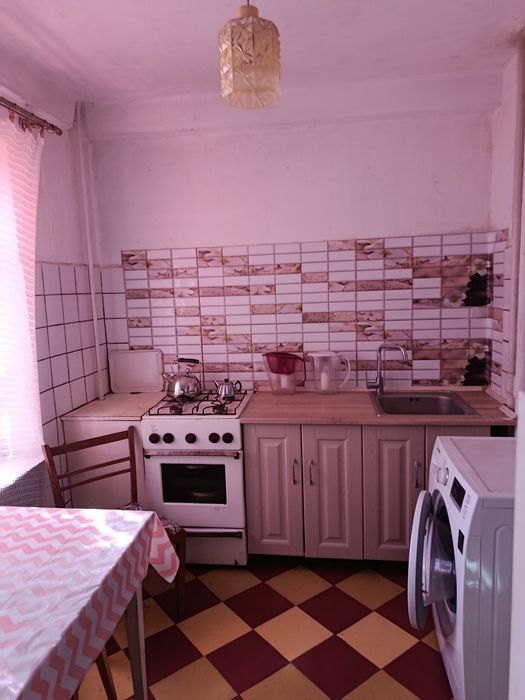 Срочно 2х-комнатная в центре Космоса. 2й/9этаж