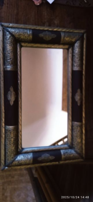 Conjunto de 3 espelhos em couro e metal prateado cinzelado