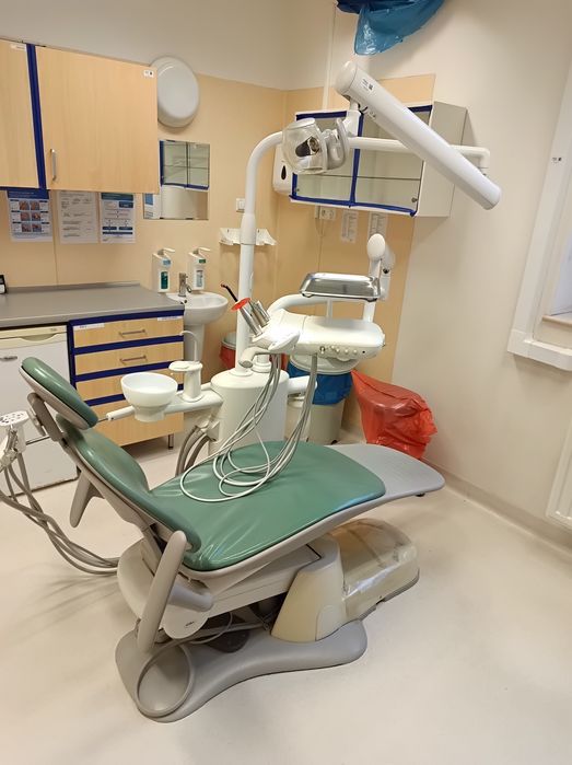 Rezerwacja Unit stomatologiczny Adec 300 classic plus pompa i kompreso