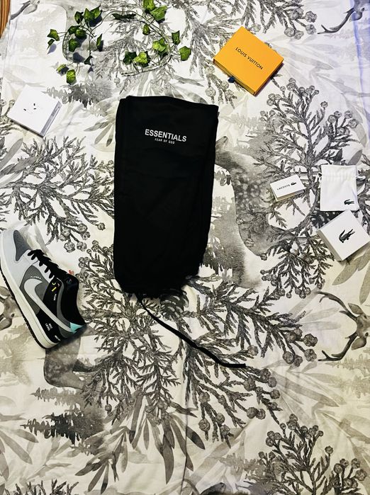 sprzedam spodnie Essential M